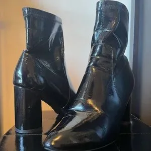 Raya pointed toe ankle boots in black patent sales